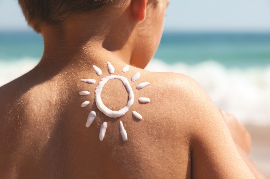 how to protect your kid's skin in a hot summer 1